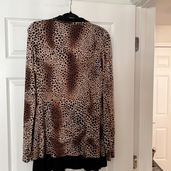 LIKE NEW ISABELLA RODRIGUEZ LIGHTWEIGHT LAYERED JACKET - ANIMAL PRINT SIZE L - Picture 4 of 6
